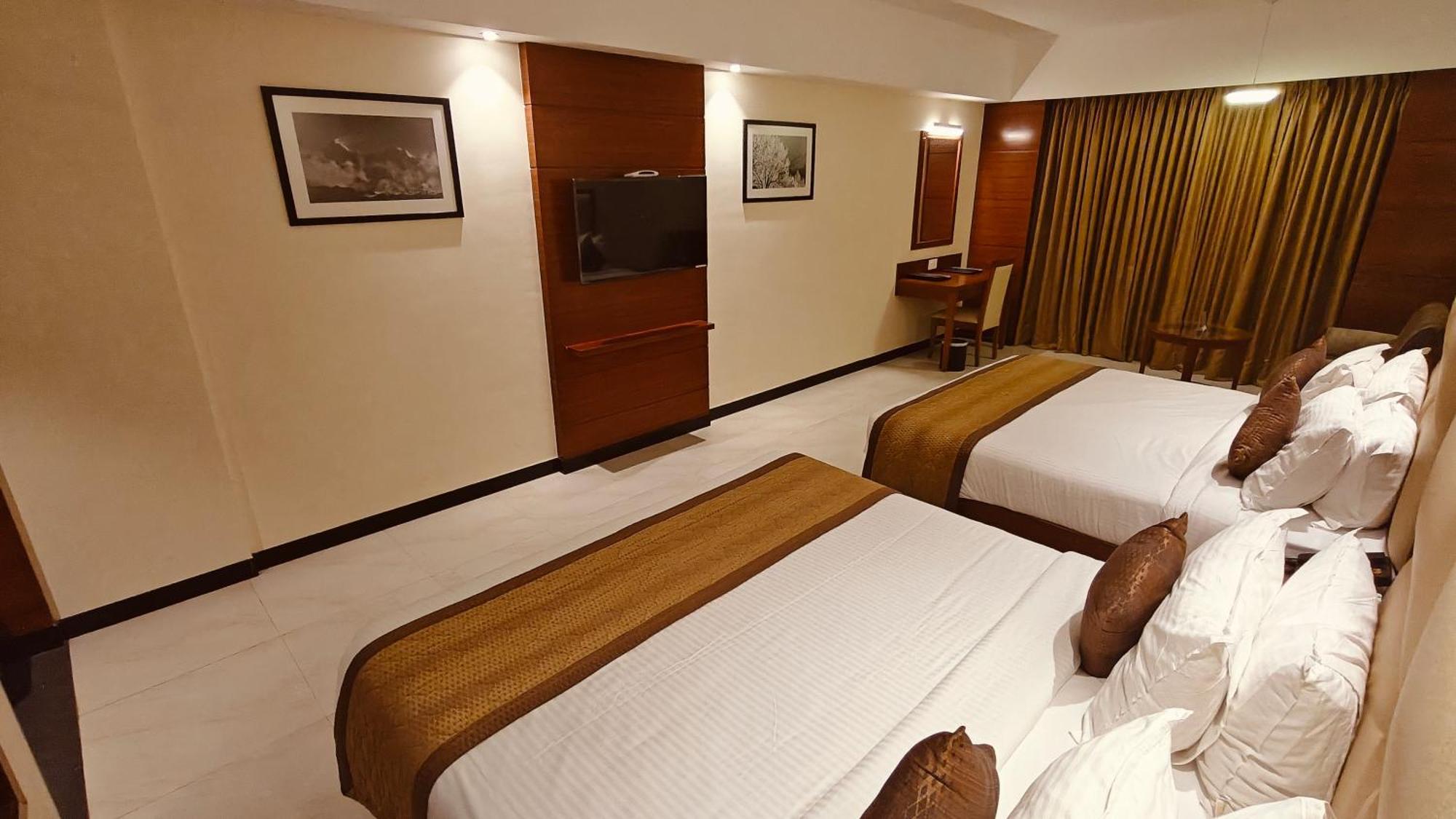 Hotel MM Legacy à Kanchipuram Extérieur photo
