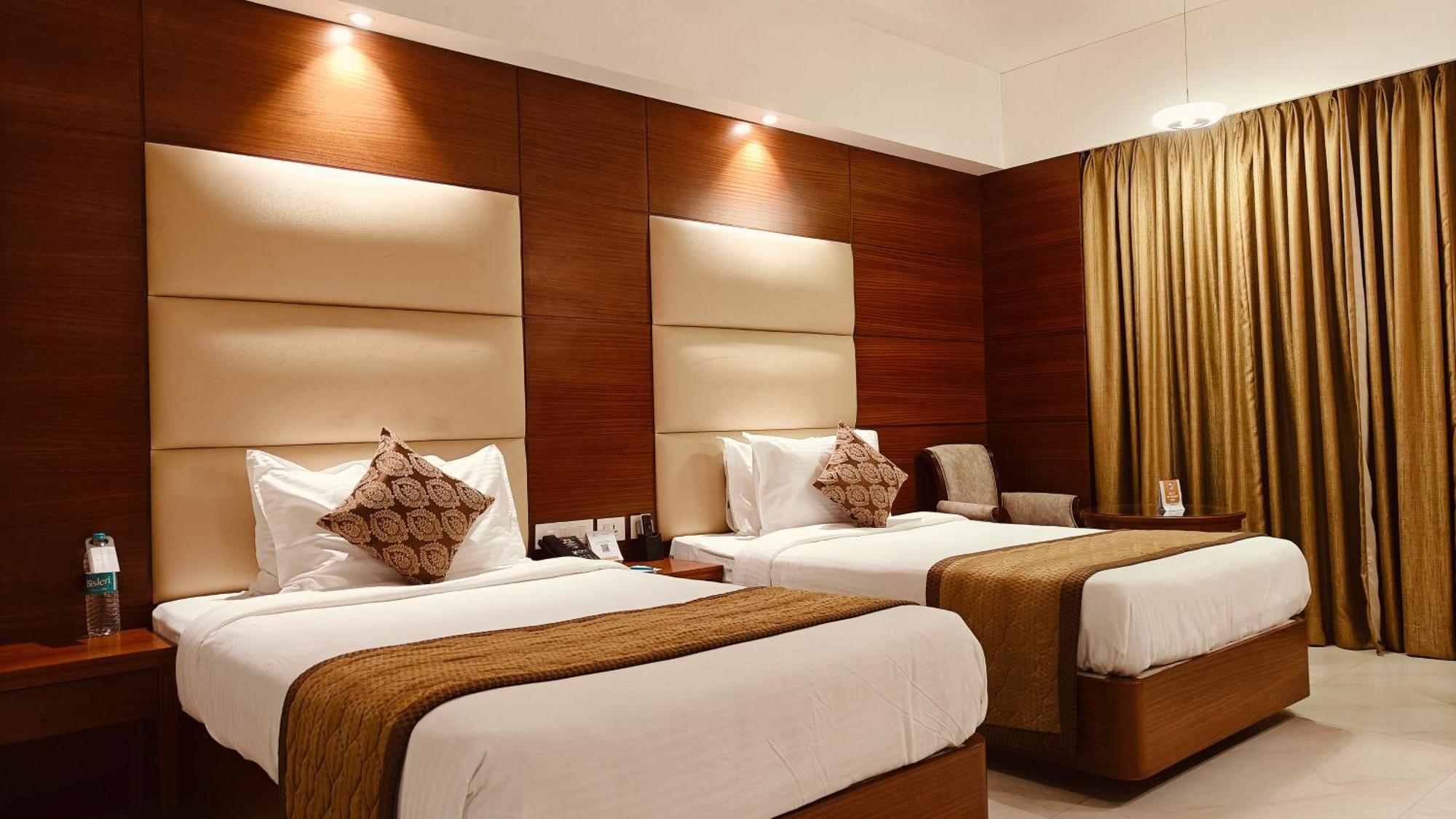 Hotel MM Legacy à Kanchipuram Extérieur photo